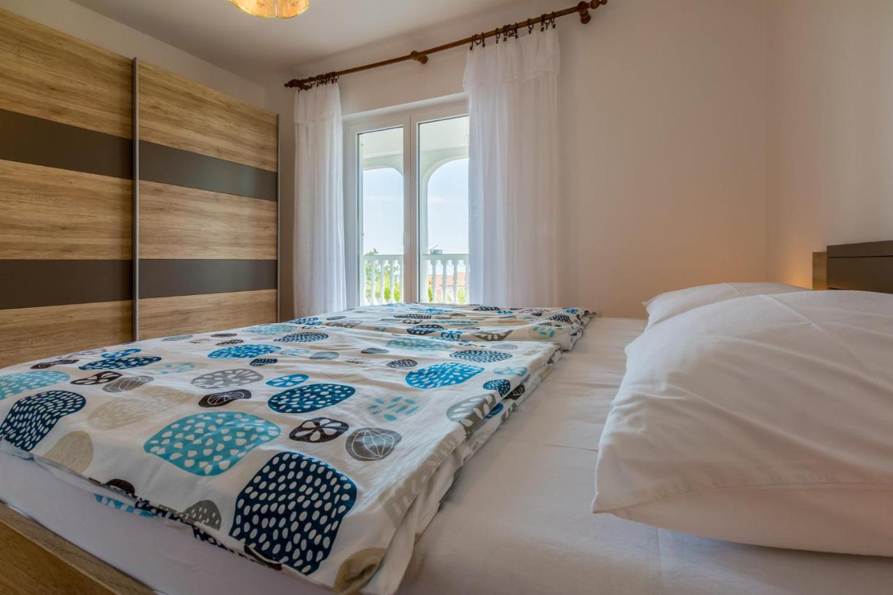 Amila Apartment Crikvenica Bagian luar foto