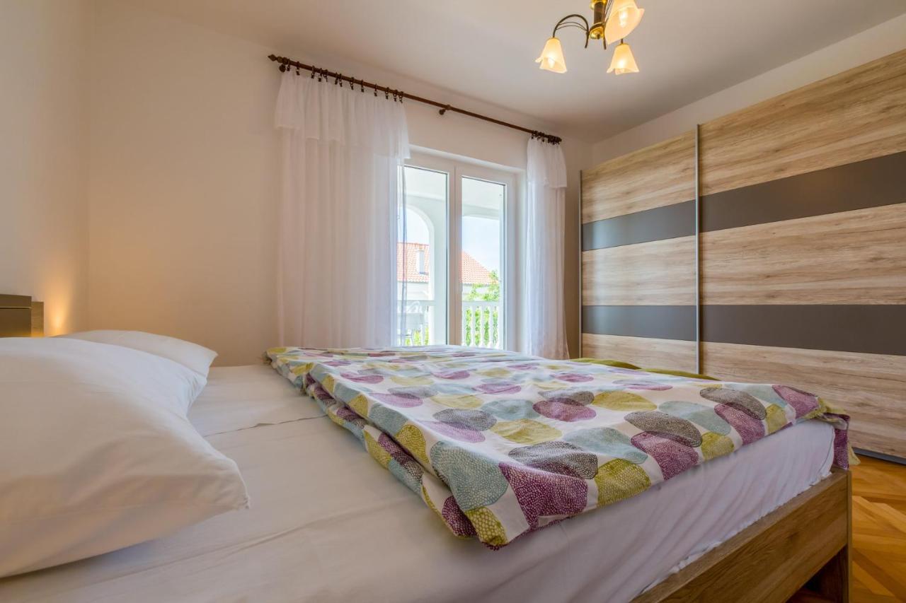 Amila Apartment Crikvenica Bagian luar foto