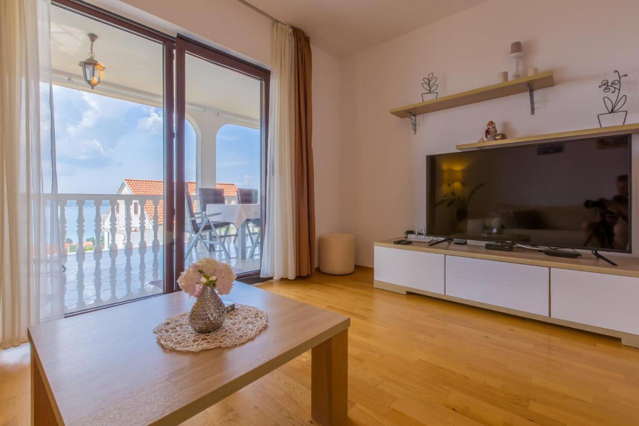 Amila Apartment Crikvenica Bagian luar foto