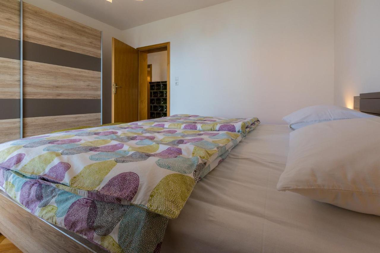 Amila Apartment Crikvenica Bagian luar foto