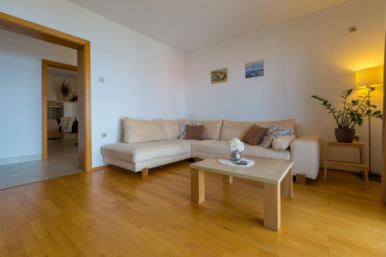 Amila Apartment Crikvenica Bagian luar foto